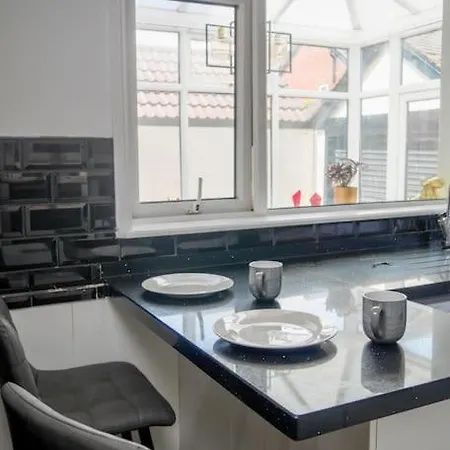 - Sea Views, Long Stays, Contractors *