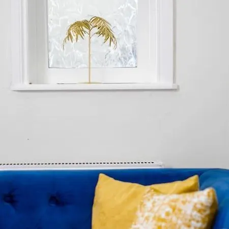 - Sea Views, Long Stays, Contractors ريدكار