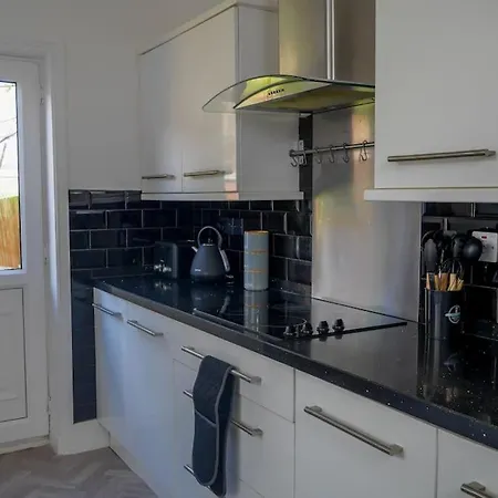 Apartment - Sea Views, Long Stays, Contractors