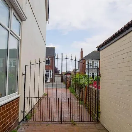 - Sea Views, Long Stays, Contractors Apartment